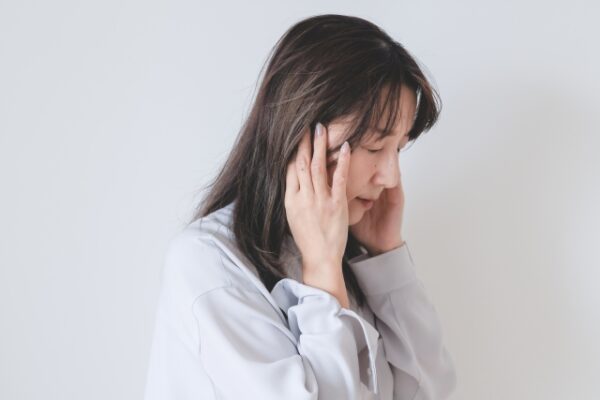 耳鳴りに悩む人